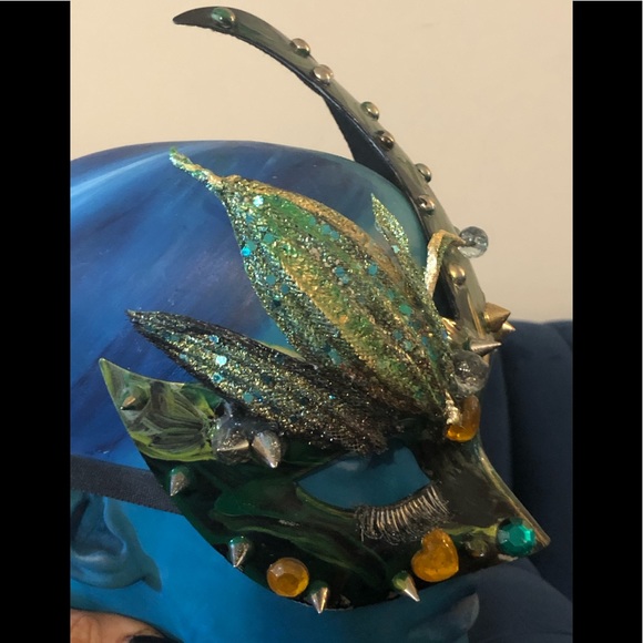 Hand made painted and embellished party posh mask - Picture 6 of 8